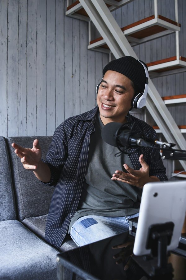 Comment produire un podcast sur les légendes urbaines françaises?