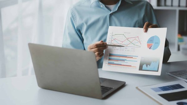 Quels sont les meilleurs moyens de développer des compétences en analyse de données pour le secteur de la santé ?